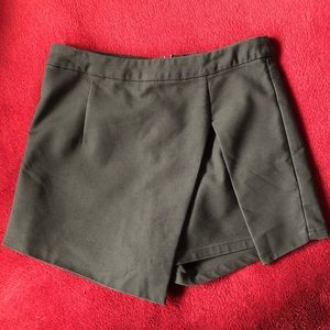 Black skort